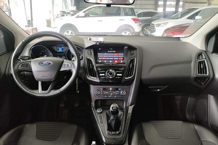 Used Ford Focus 2017 Sedan 1.6L Manual Fashion Edition Smart Drive Version Center Console