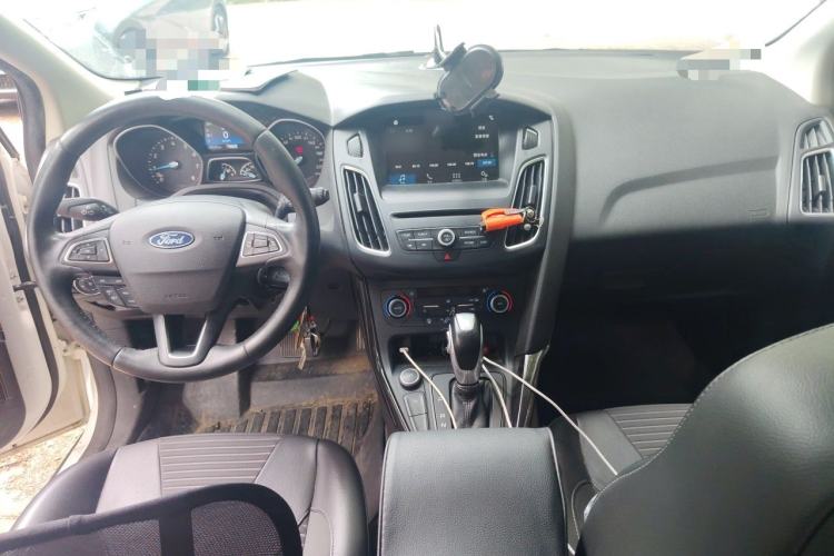 Used Ford Focus 2017 Hatchback EcoBoost 180 Automatic Elite Model Center Console