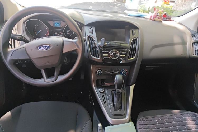 Used Ford Focus 2017 Hatchback 1.6L Automatic Comfort Plus SmartDrive Edition Center Console