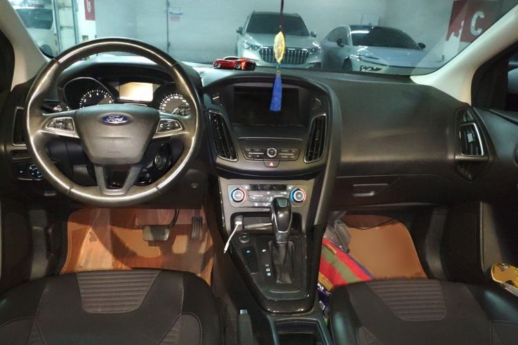 Used Ford Focus 2017 Hatchback EcoBoost 180 Automatic Elite Model Center Console