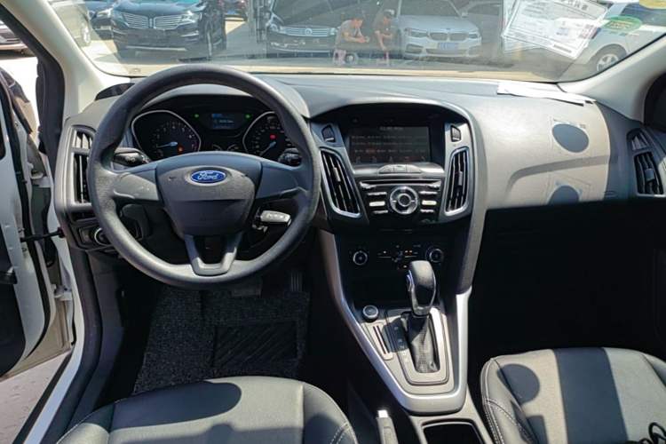 Used Ford Focus 2017 Hatchback 1.6L Automatic Comfort Plus SmartDrive Edition Center Console