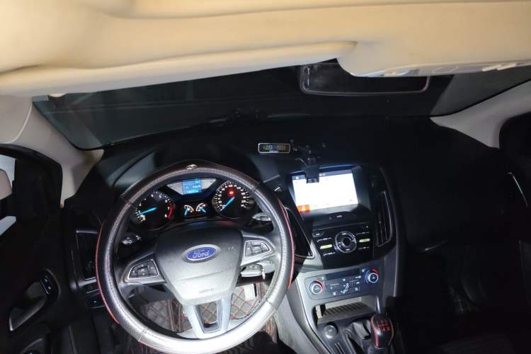Used Ford Focus 2017 Hatchback 1.6L Manual Fashion Edition SmartDrive Version Center Console