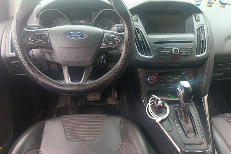 Used Ford Focus 2017 1.5T CTCC White and Black Limited Edition Center Console