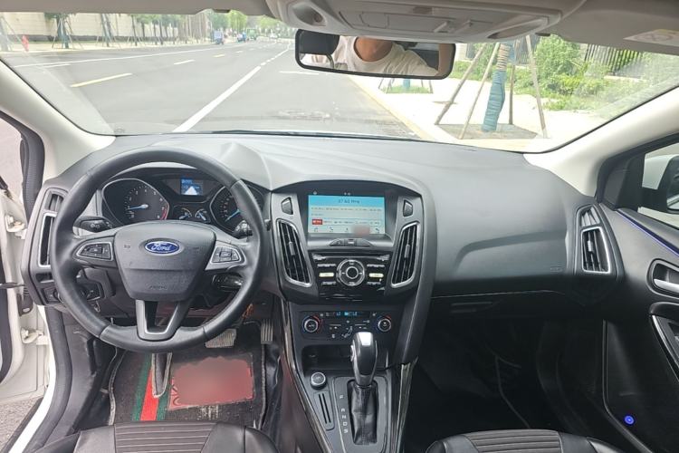 Used Ford Focus 2017 Sedan 1.6L Automatic Fashion Edition Smart Drive Version Center Console