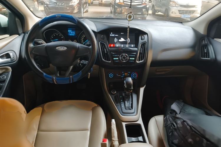 Used Ford Focus 2017 Sedan 1.6L Automatic Comfort Plus SmartDrive Edition Center Console