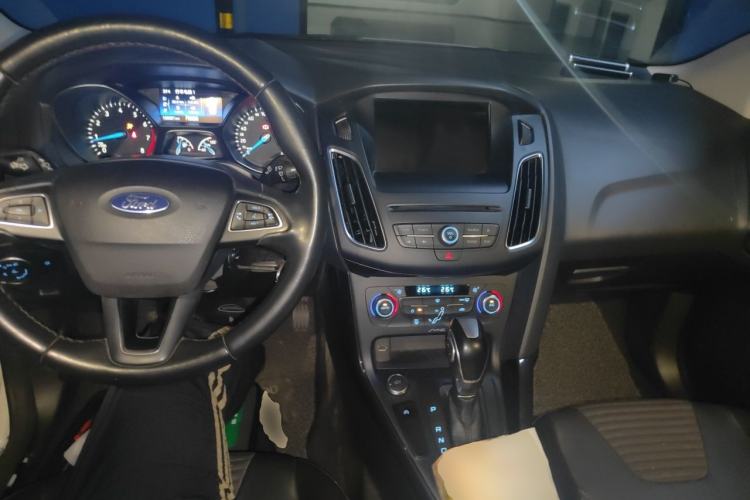 Used Ford Focus 2017 Sedan EcoBoost 180 Automatic Elite Model Center Console