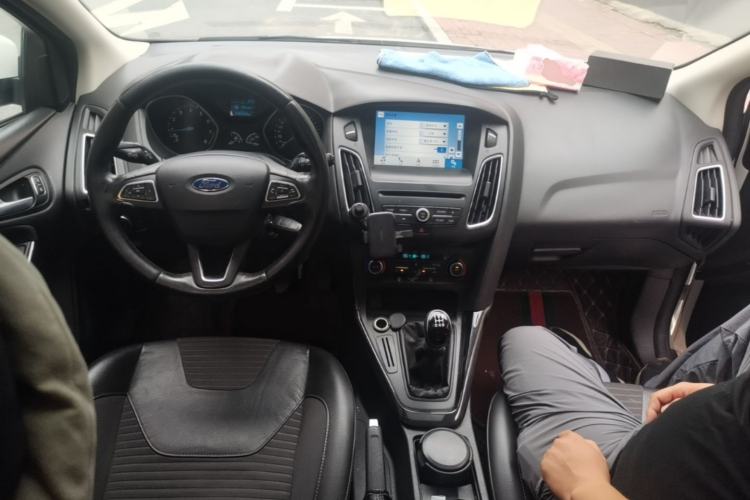 Used Ford Focus 2017 Hatchback 1.6L Manual Fashion Edition SmartDrive Version Center Console