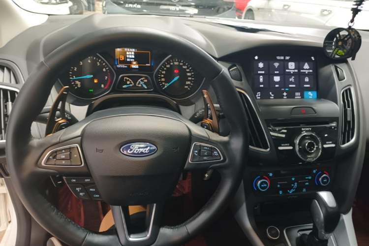 Used Ford Focus 2017 Hatchback EcoBoost 180 Automatic Sport Model Center Console