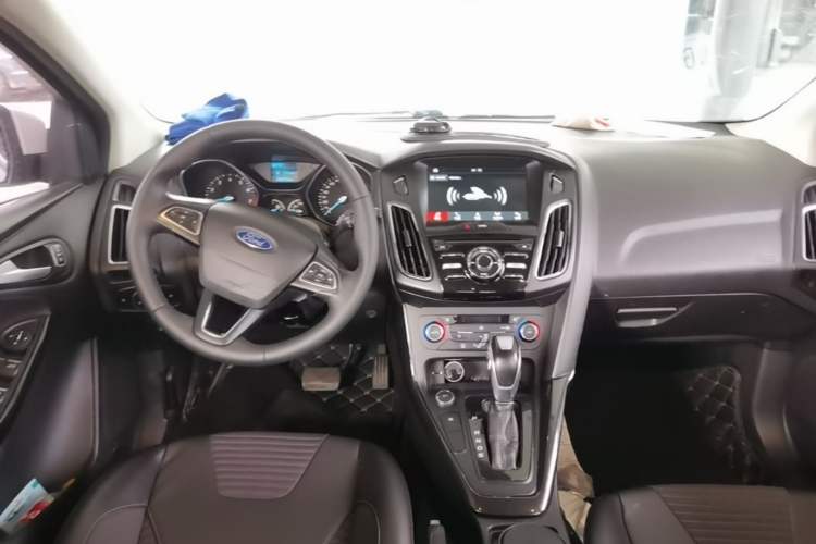 Used Ford Focus 2017 Hatchback EcoBoost 125 Automatic - Ultra-Powerful Style Edition with Smart Drive Features Center Console