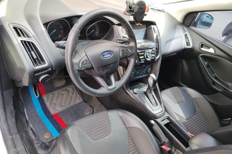 Used Ford Focus 2017 Hatchback 1.6L Automatic Fashion Edition Smart Drive Version Center Console