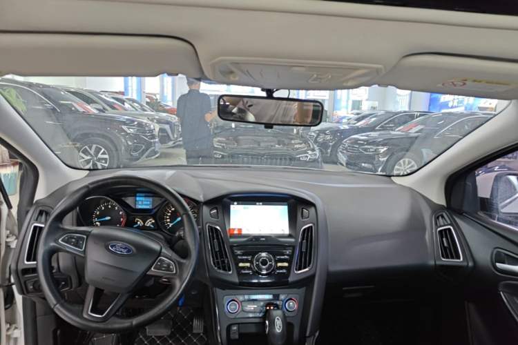 Used Ford Focus 2017 Sedan 1.6L Automatic Fashion Edition Smart Drive Version Center Console