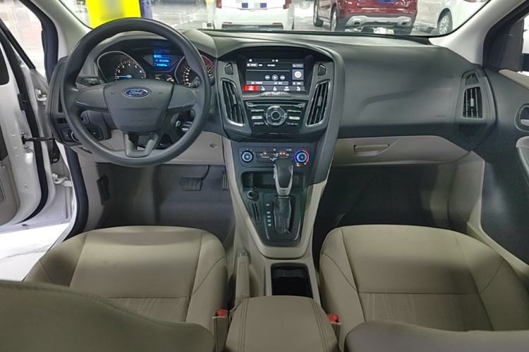 Used Ford Focus 2017 Sedan 1.6L Automatic Comfort Plus SmartDrive Edition Center Console