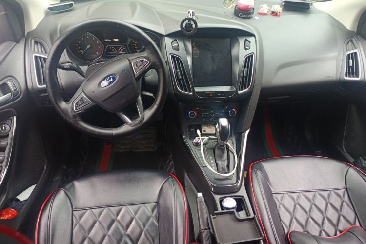 Used Ford Focus 2017 Sedan EcoBoost 180 Automatic Elite Model Center Console