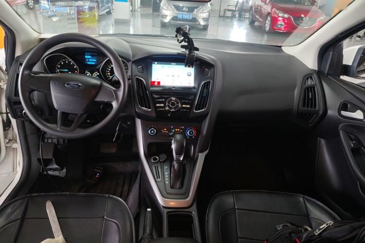 Used Ford Focus 2017 Hatchback 1.6L Automatic Comfort Plus SmartDrive Edition Center Console