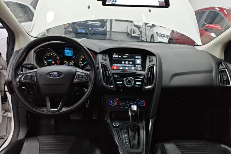Used Ford Focus 2017 Hatchback 1.6L Automatic Fashion Edition Smart Drive Version Center Console