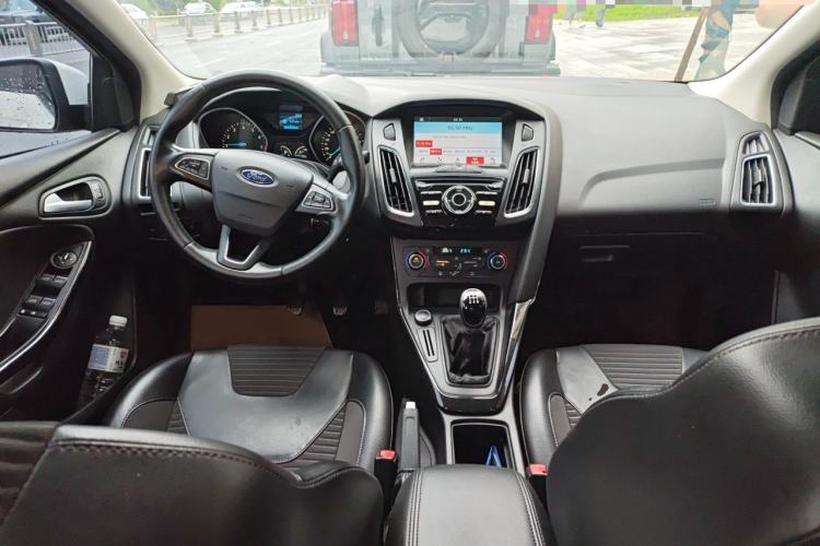Used Ford Focus 2017 Sedan 1.6L Manual Fashion Edition Smart Drive Version Center Console