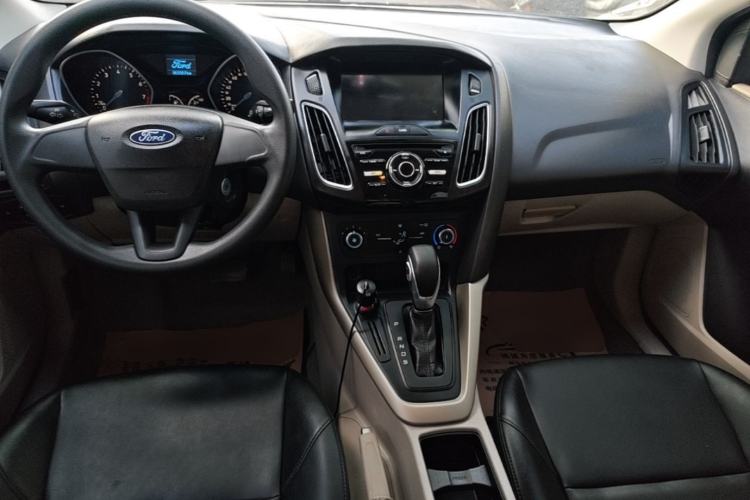 Used Ford Focus 2017 Sedan 1.6L Automatic Comfort Plus SmartDrive Edition Center Console