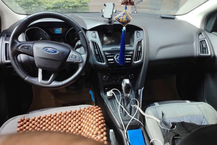 Used Ford Focus 2017 Hatchback 1.6L Automatic Fashion Edition Smart Drive Version Center Console