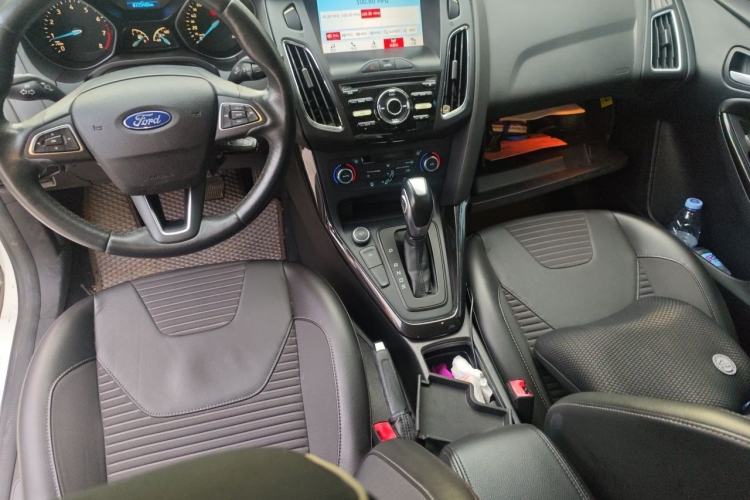 Used Ford Focus 2017 Sedan EcoBoost 125 Automatic Supreme Style SmartDrive Edition Center Console