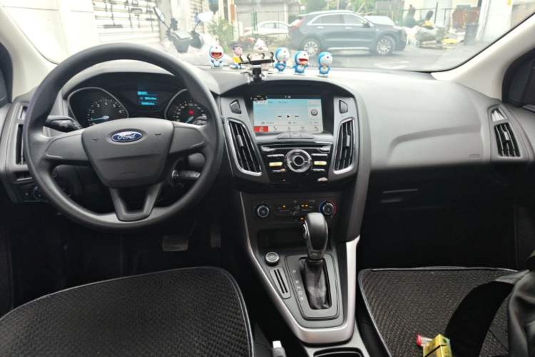 Used Ford Focus 2017 Hatchback 1.6L Automatic Comfort Plus SmartDrive Edition Center Console