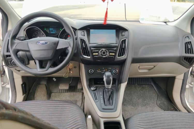 Used Ford Focus 2017 Sedan 1.6L Automatic Comfort Plus SmartDrive Edition Center Console