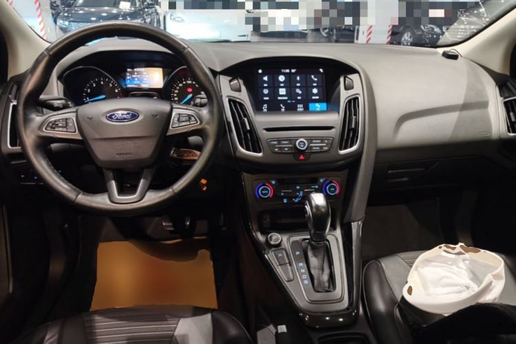 Used Ford Focus 2017 Sedan EcoBoost 180 Automatic Elite Model Center Console