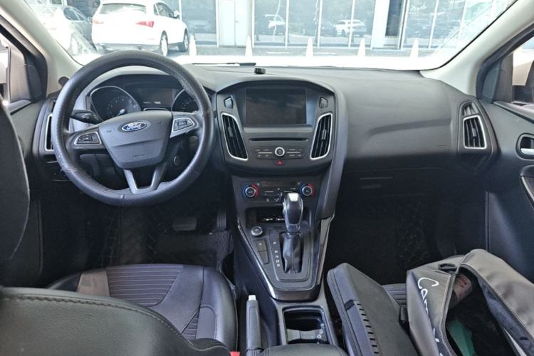 Used Ford Focus 2017 Sedan EcoBoost 180 Automatic Elite Model Center Console