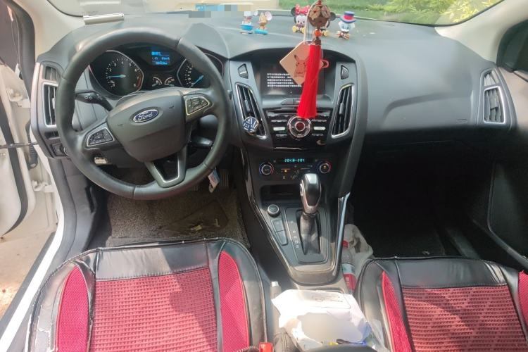 Used Ford Focus 2017 Sedan EcoBoost 125 Automatic Supreme Style SmartDrive Edition Center Console