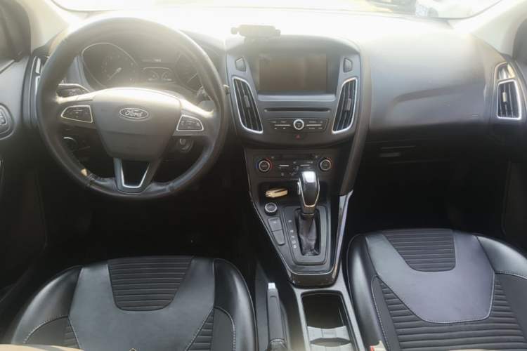 Used Ford Focus 2017 Hatchback EcoBoost 180 Automatic Elite Model Center Console