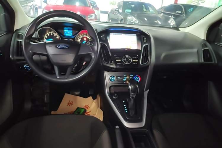 Used Ford Focus 2017 Hatchback 1.6L Automatic Comfort Plus SmartDrive Edition Center Console