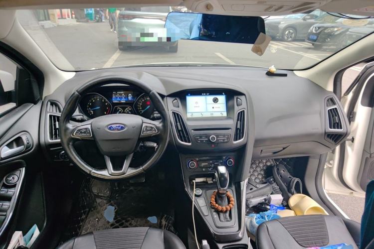 Used Ford Focus 2017 Sedan EcoBoost 180 Automatic Elite Model Center Console