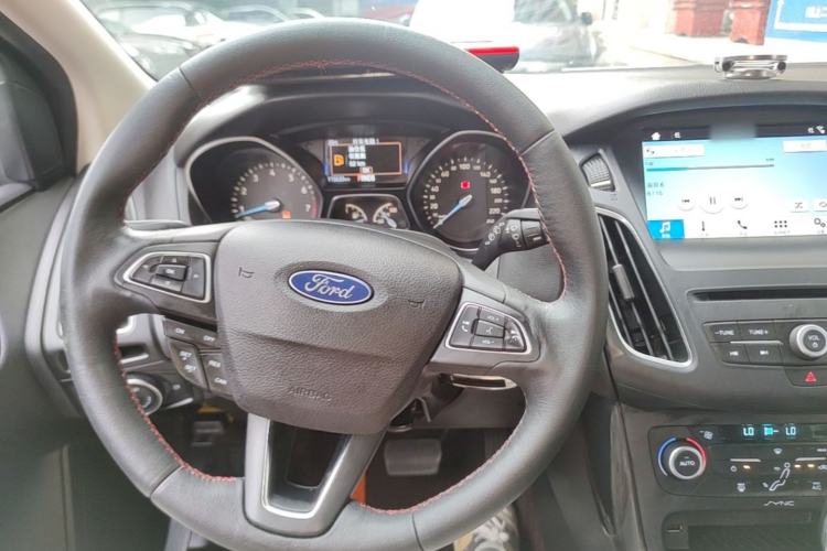 Used Ford Focus 2017 1.5T CTCC White and Black Limited Edition Center Console