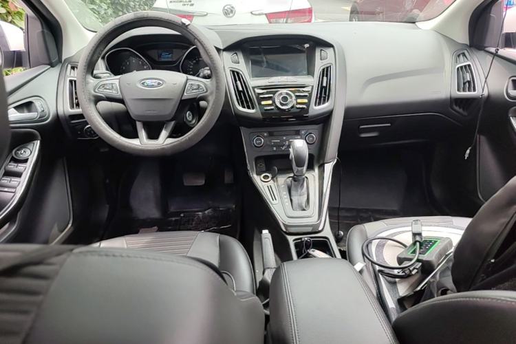 Used Ford Focus 2017 Sedan 1.6L Automatic Fashion Edition Smart Drive Version Center Console