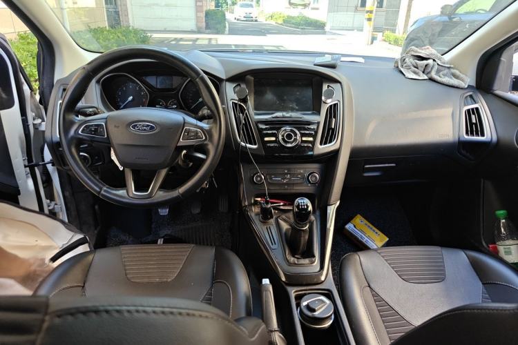 Used Ford Focus 2017 Sedan 1.6L Manual Fashion Edition Smart Drive Version Center Console