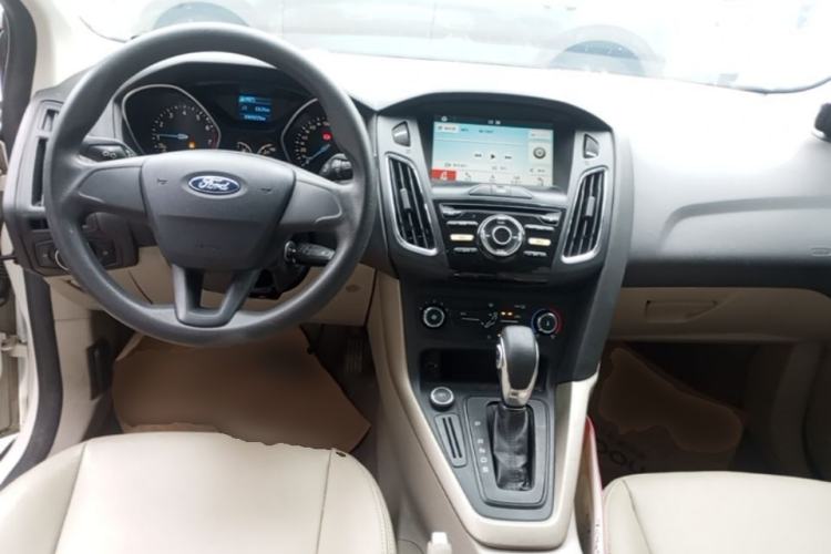 Used Ford Focus 2017 Sedan 1.6L Automatic Comfort Plus SmartDrive Edition Center Console