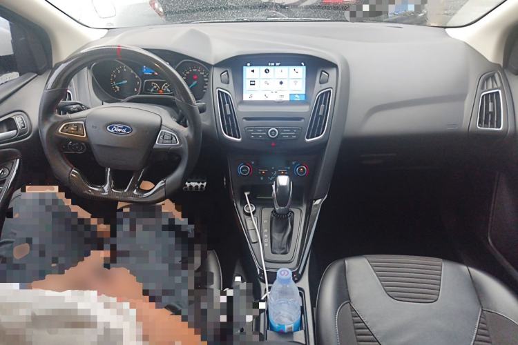 Used Ford Focus 2017 Sedan EcoBoost 180 Automatic Elite Model Center Console