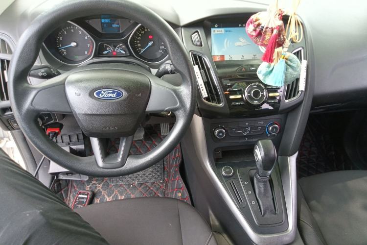Used Ford Focus 2017 Hatchback 1.6L Automatic Comfort Plus SmartDrive Edition Center Console