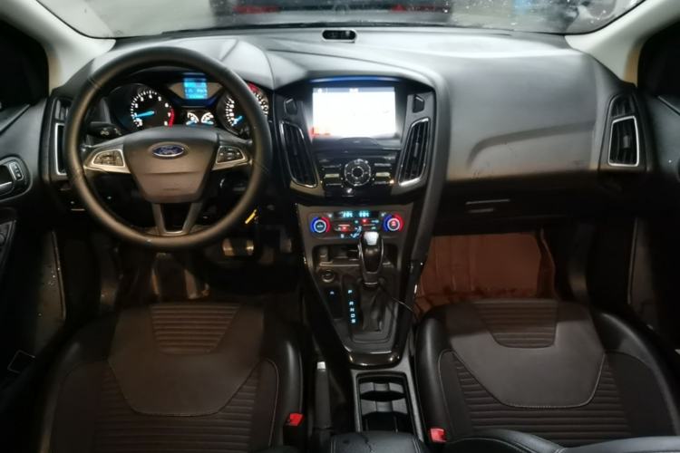 Used Ford Focus 2017 Sedan EcoBoost 125 Automatic Supreme Style SmartDrive Edition Center Console