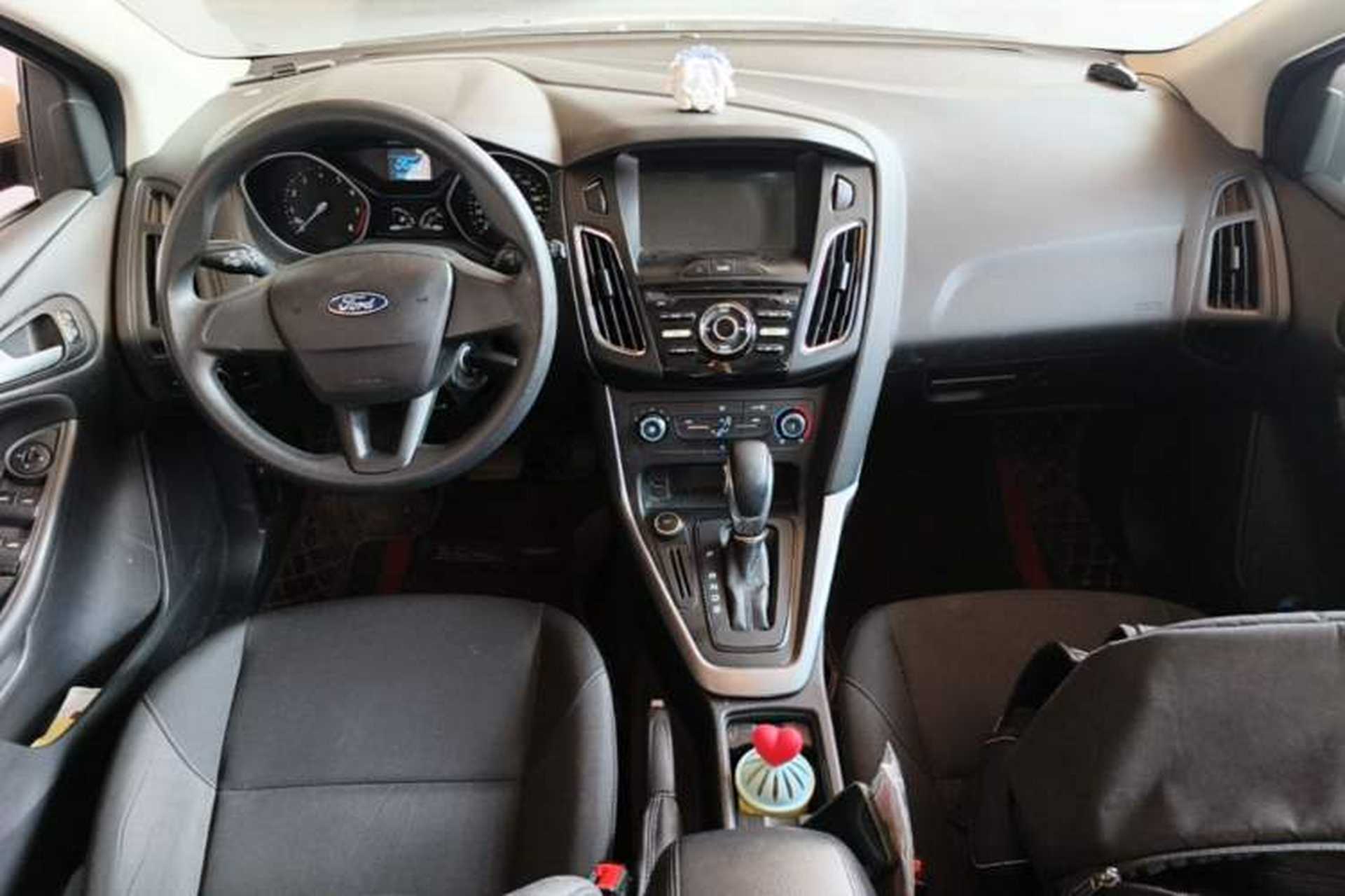 Used Ford Focus 2017 Hatchback 1.6L Automatic Comfort Plus SmartDrive Edition Center Console
