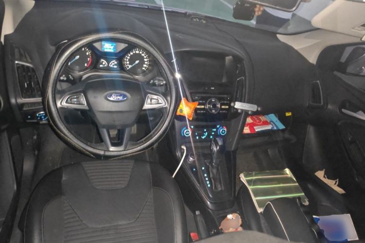 Used Ford Focus 2017 Sedan EcoBoost 125 Automatic Supreme Style SmartDrive Edition Center Console