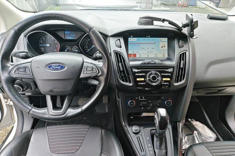 Used Ford Focus 2017 Sedan 1.6L Automatic Fashion Edition Smart Drive Version Center Console