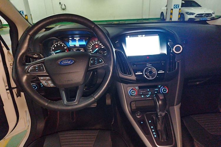 Used Ford Focus 2017 Hatchback EcoBoost 180 Automatic Sport Model Center Console