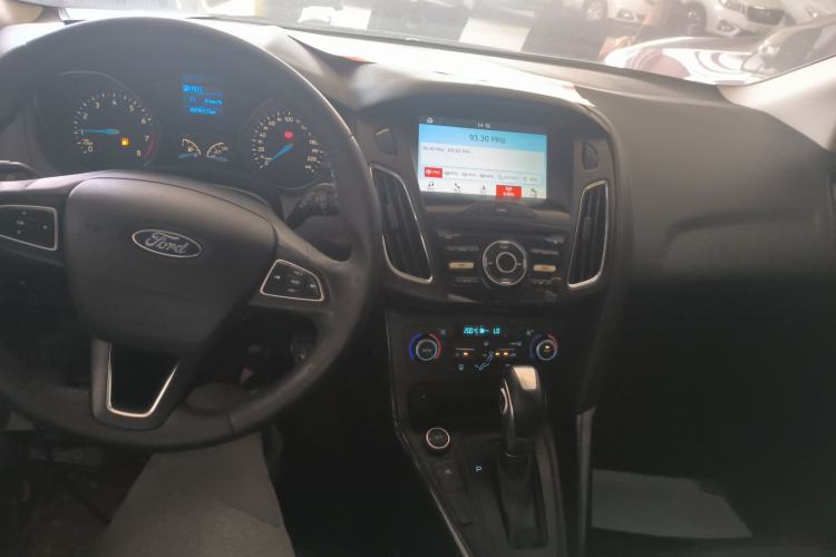 Used Ford Focus 2017 Hatchback EcoBoost 125 Automatic - Ultra-Powerful Style Edition with Smart Drive Features Center Console