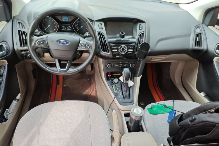 Used Ford Focus 2017 Sedan 1.6L Automatic Comfort Plus SmartDrive Edition Center Console