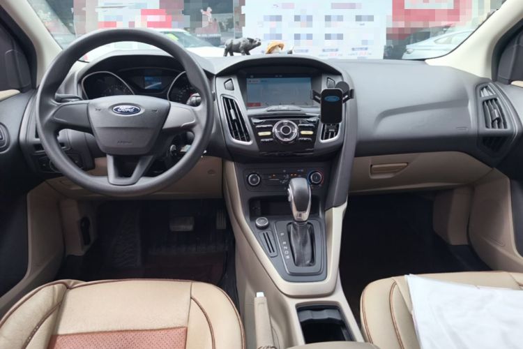 Used Ford Focus 2017 Sedan 1.6L Automatic Comfort Plus SmartDrive Edition Center Console