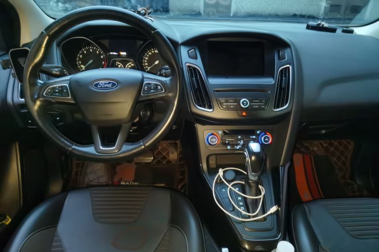 Used Ford Focus 2017 Sedan EcoBoost 180 Automatic Elite Model Center Console