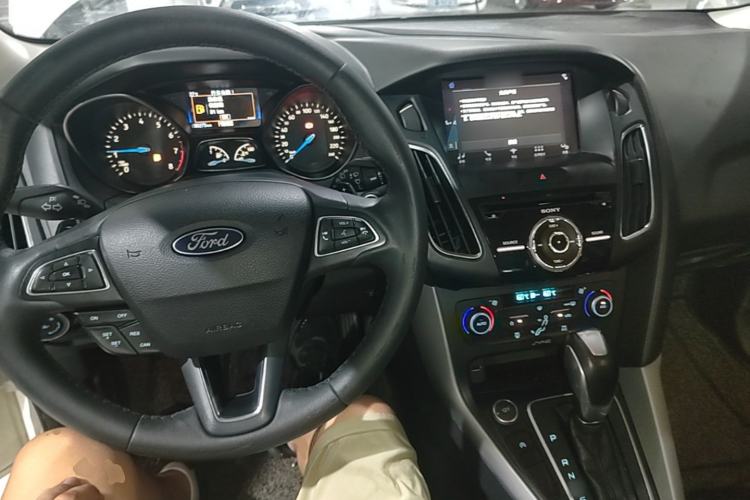 Used Ford Focus 2017 Hatchback EcoBoost 180 Automatic Sport Model Center Console