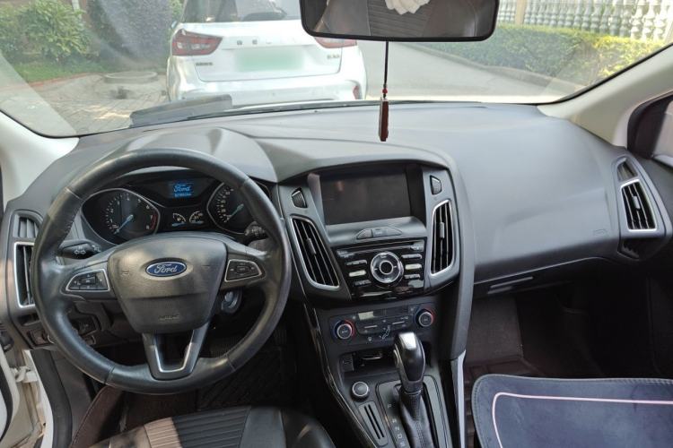 Used Ford Focus 2017 Sedan 1.6L Automatic Fashion Edition Smart Drive Version Center Console