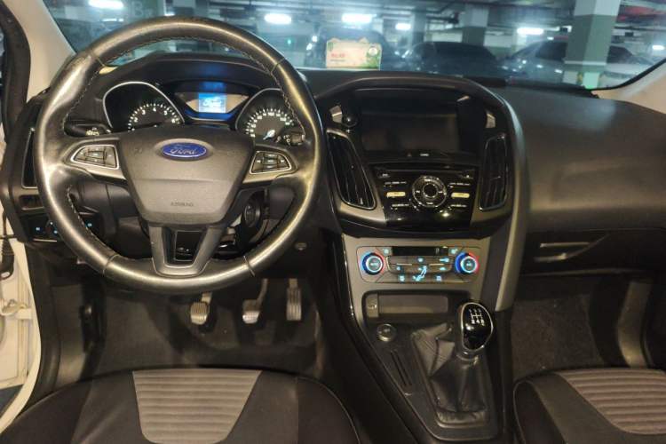 Used Ford Focus 2017 Sedan 1.6L Manual Fashion Edition Smart Drive Version Center Console