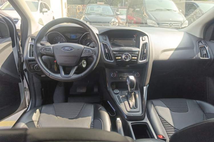 Used Ford Focus 2017 Hatchback 1.6L Automatic Fashion Edition Smart Drive Version Center Console